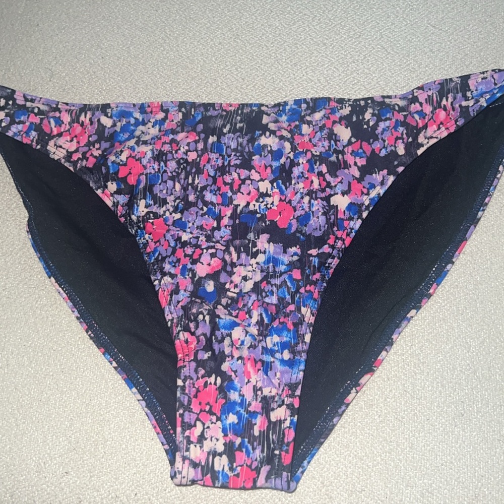 Women's Floral Bikini Bottoms.  Size L.  New without tag.